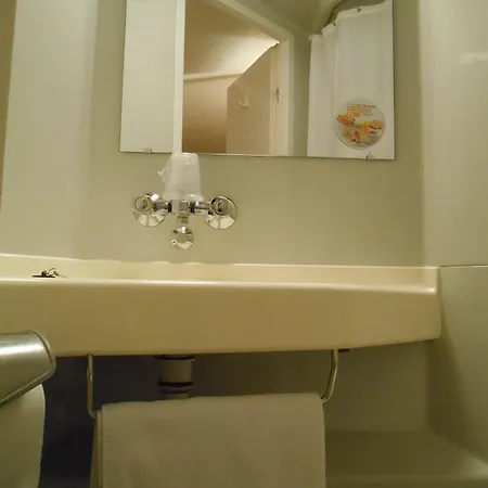 Отель Premiere Classe Montlucon Victor 2*